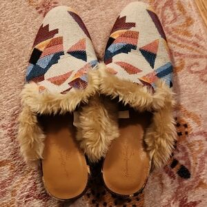Universal Thread Multicolor Geometric Fur-Lined Slip-Ons